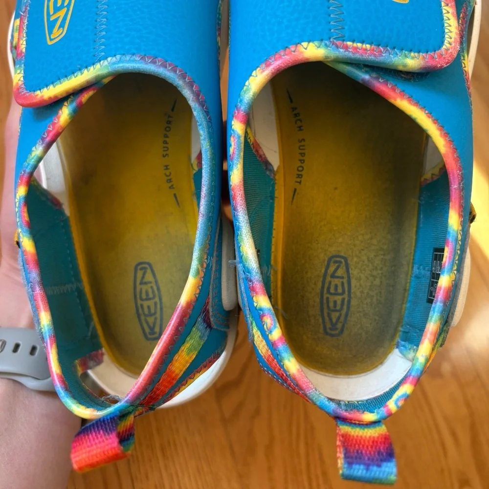 Keen Knotch Creek Sandals Big Kids youth boys size 4 girls Blue rainbow Shoes